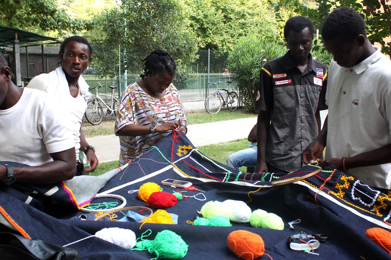 Talking Hands 27